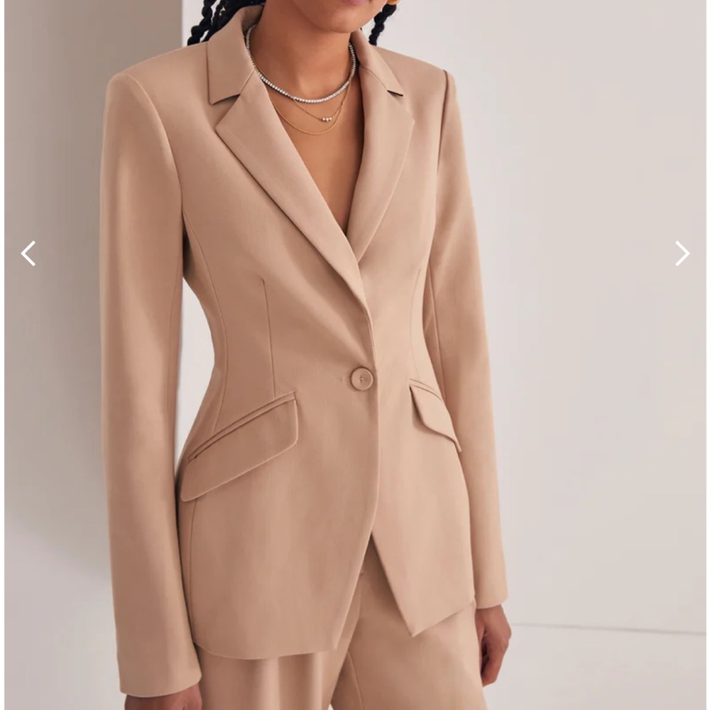 NWOT Favorite Daughter The Favorite Blazer in Beige